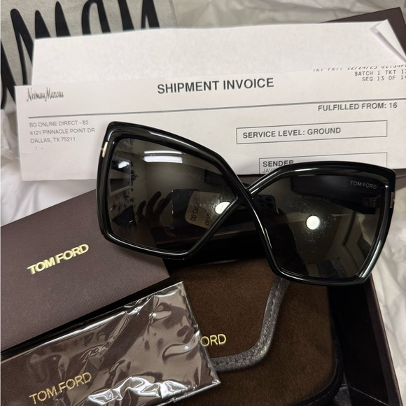 Women’s Tom Ford Fiore Butterfly Black Sunglasses in Acetate
